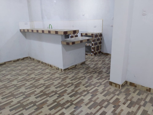 Alquilo Departamento Urb. Sta. Margarita 3ra. Et. (2do. Nivel) (ref. : A Una Cuadra De Maxi Bodega Av. Principal)