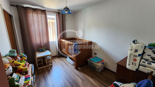 Casa En Venta De 5 Dorm. En Macul