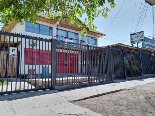 Local Comercial En Avda Walker Martinez.