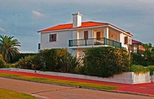 Casa En Venta De 6 Dormitorios En Peninsula