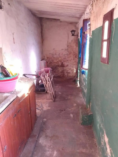 Casa En Venta - 2 Dormitorios 1 Baño - Cochera - 220mts2 - Morón
