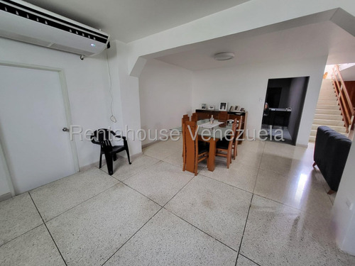 Ms: 25-23085 Vendemos Amplia Casa En La California Sur. A=176m2, 7h, 3b, 3p.
