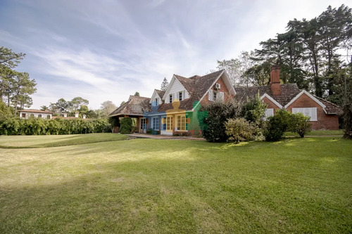 Excelente Casa De Cinco Dormitorios En Venta - Golf Punta Del Este - Ref : Eqp3470