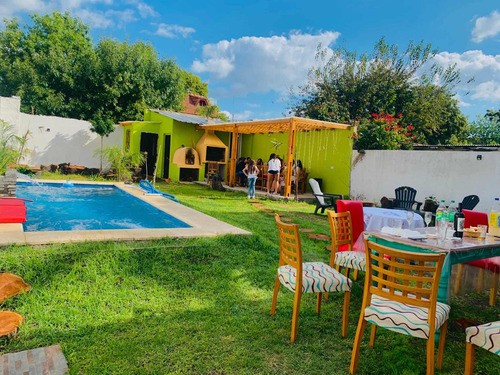 Casa De Cinco Ambientes Y Cuatro Baños