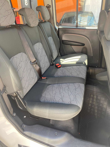 Imagem 4 de 10 de Fiat Doblo 2018 1.8 16v Essence 7l Flex 5p