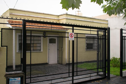 Venta De Casa De Dos Dormitorios En Adrogue