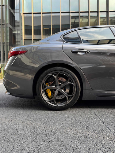 Alfa Romeo Giulia 2.9l Quadrifoglio V6 Bi-turbo At