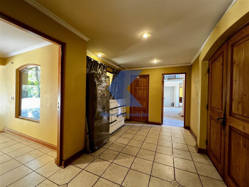 Casa En Venta De 7 Dorm. En Condominio Los Ciruelos, Colina