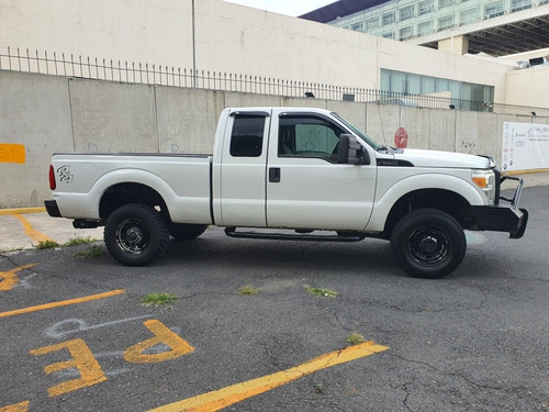 Imagen 5 de 9 de Ford F-350 Pickup Cabina Y 1/2