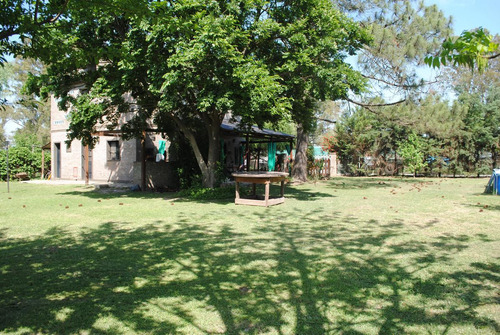 Casa En Venta En Roldan Centro Gran Jardin.
