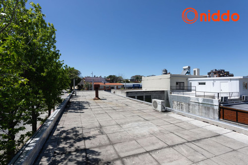 Venta De Casa En Parque Batlle. Sgo. Gadea Y L. A. De Herrera (esquina). A 1200 M. Montevideo Shopping.