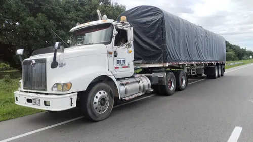 Tipo De Servicio: *público* Clase De Vehículo: *tractocamion