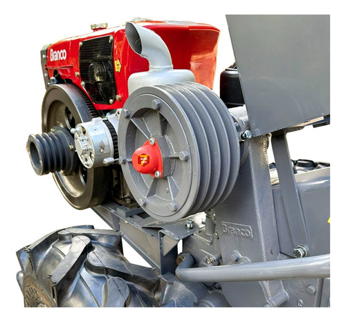 Microtrator Branco Btd 18.0 Com Enxadas De 1 Metro