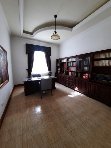 Casa Real Bienes Raíces Vende Majestuosa Casa En Urbanización San Miguel, 1ra Etapa, Maturín