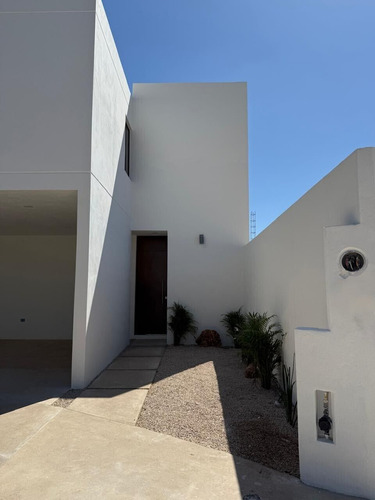 Casa De 3 Recámaras Para Estrenar En Cholul Con Acabados De Lujo