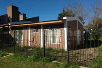 Comprar Chalet A Construir De 4 Ambientes - Construcción En Ladrillos Y Hormigón - No Es Prefabricada 