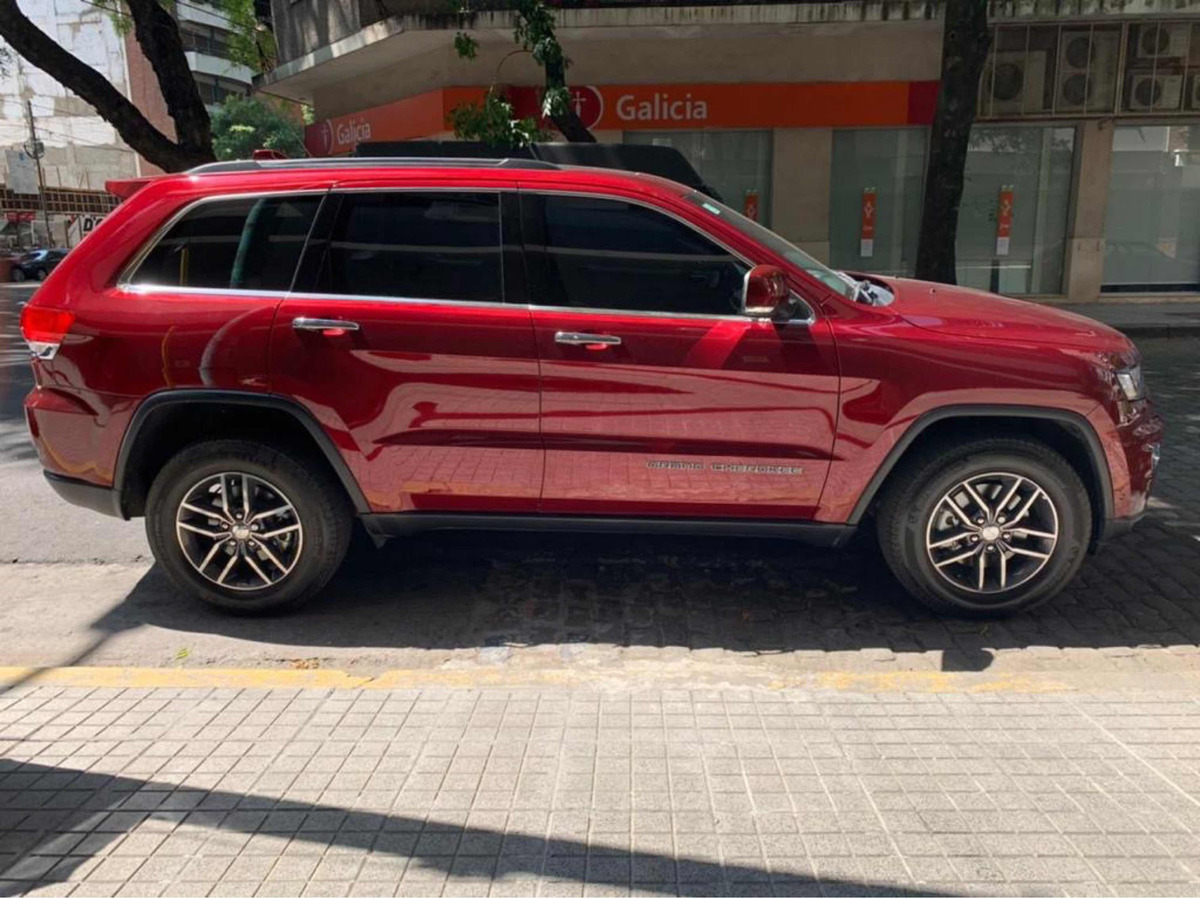 Jeep Grand Cherokee 3.6 Limited 286hp Techo + Llantas 18