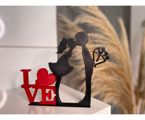 Imagem 1 de 1 de Casal E Palavra Love Decorativa Dia Dos Namorados Decoração