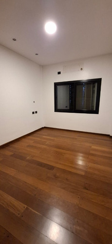 Casa 3 Amb. En Alquiler Con Cochera, Pileta. Ramos Mejía