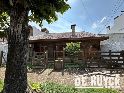 Chalet En Pleno Barrio Los Cedros