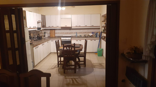 Casa Impecable Amplia 5 Ambientes En Ituzaingó Centro