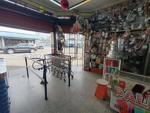Fondo Comercio Negocio En Venta En Zona De Alto Trafico Av Ayacucho Con Cavas Cuartos Exhibidores Inventario Estef 25-4870