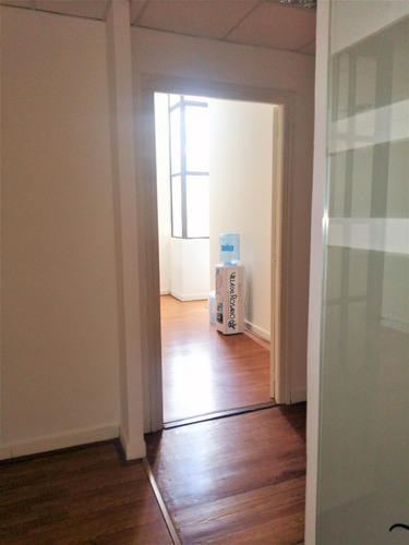 Se Vende Oficina En Ciudad Vieja, Excelente Estado.
