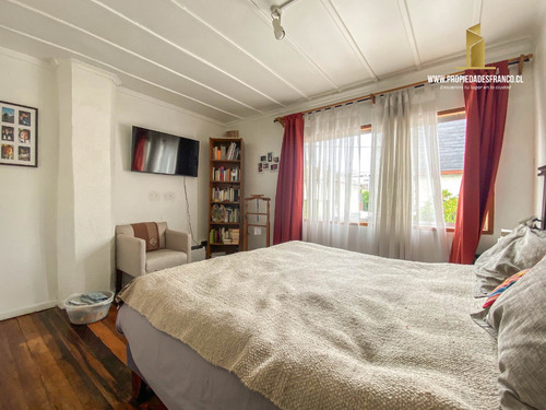 Los Orientes Vende Amplia Casa 4d 3b Pasaje Cerrado Viña