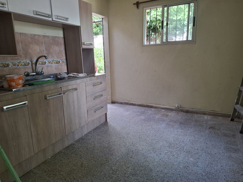 Casa Tipo Apartamento De 2 Dormitorios, Patio Pequeño Para Colgar Ropa.garantía Depósito En Atahualpa