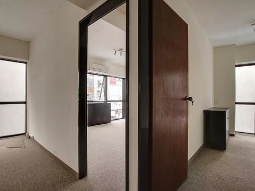 Av. Corrientes Y Montevideo. Dueño Vende Oficina 70 M2 En Excelente Ubicación E Impecable Estado. En Un Edificio Moderno Para Uso Profesional Y Comercial.