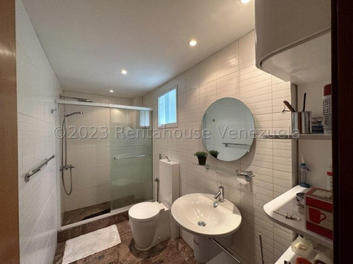 En Venta Espléndido Town House, Ubicado En Oripoto, 25-2967