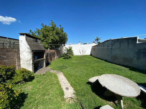 Casa 2 Dormitorios Con Gran Terreno.