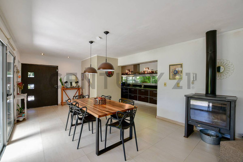 Casa De 3 Dormitorios En Excelente Zona De Villa Elisa