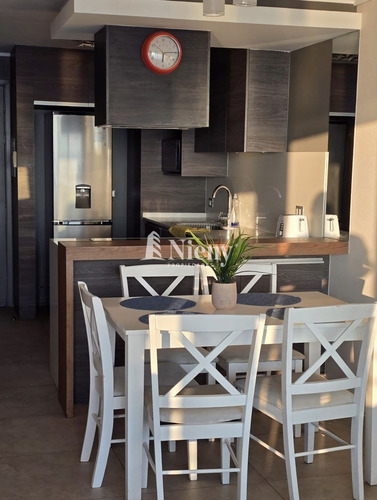 Departamento En Venta De 2 D, 2 B. En Viña Del Mar
