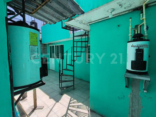 Casa En Venta Con 2departamentos Cerca Metro Ecatepec, Col Fuentes De Aragón