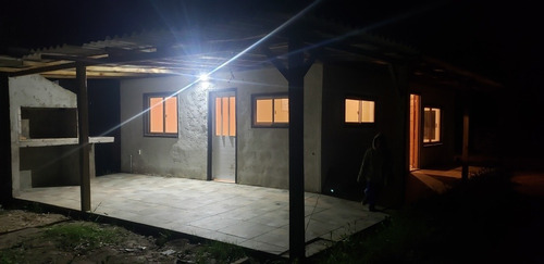 ** Excelente Propiedad, A 2 Cuadras De La Playa - **