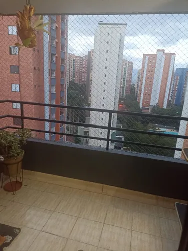 Vendo Apartamento Ubicado En La Parte Baja De La Loma De Los Bernal.