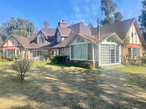 Se Vende Preciosa Casa Estilo Inglés En Limache Emplazada