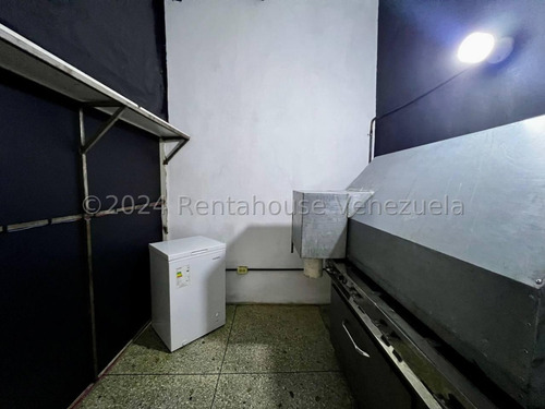Casa Comercial, A Escasos Metros De La Av Bolivar 25-16082 Irrr