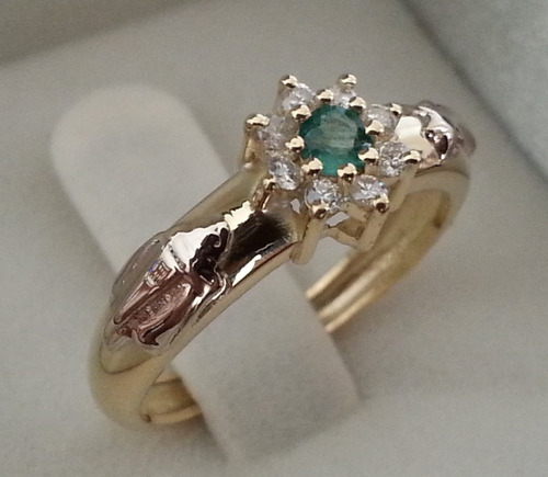 Anel De Formatura Com Esmeralda E Diamantes Todos Cursos