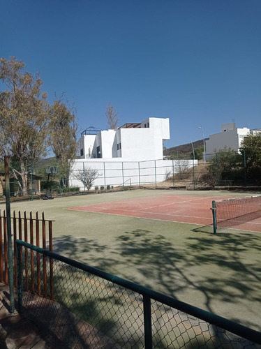 Terreno En Venta De 180m2 En El Club De Golf Los Encinos