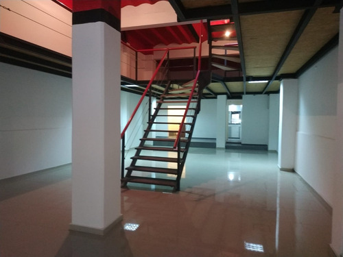 Casa De Gran Porte Para Local Comercial -pasos De 18 D Julio