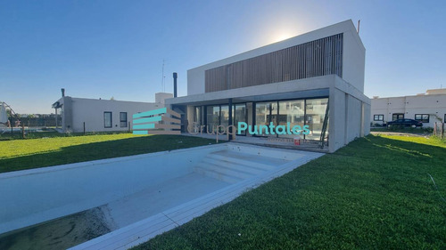 Casa En Barrio Privado Lagos De Canning Con 3 Dormitorios Y Piscina