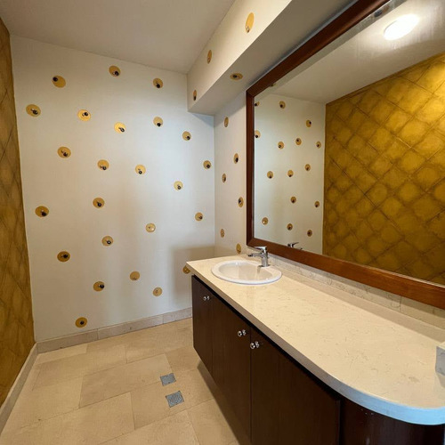 Casa En Venta 1.700 M2 - Urb. La Lagunita