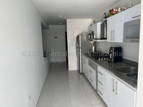 Yoselin Cabesas Vende Apartamento En Cabudare 25-5670 Yc