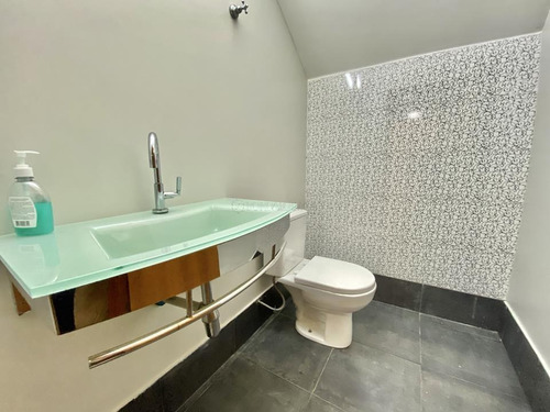 Imagem 15 de 30 de Guará 2 Sobrado Com +/- 450m² De Área Construída Em Um Terreno De 200m² De Área Total, São 7 Quartos Sendo 2 Suítes. - Villa132661