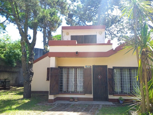 Casa En Venta 5 Ambientes Con Patio, Parrilla Y Cochera