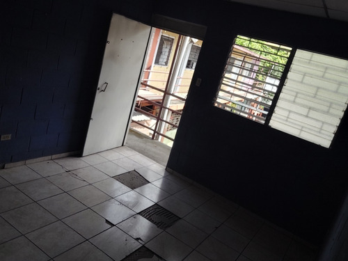 Condominio 35 Locales, Gran Ubicación En San Salvador
