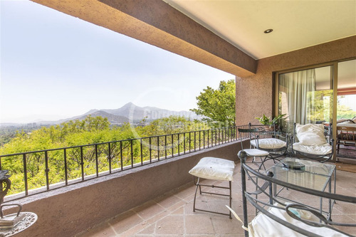 Casa En Venta De 6 Dorm. En Las Condes
