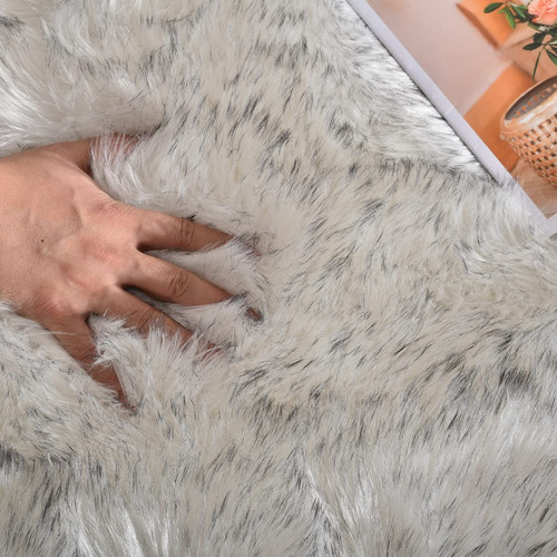 Alfombra Peluda Gris Y Blanca Lavable Piel De Oveja Sintétic 0 Mm 0 Cm Diseño De La Tela Blanco Con Puntas Grises
